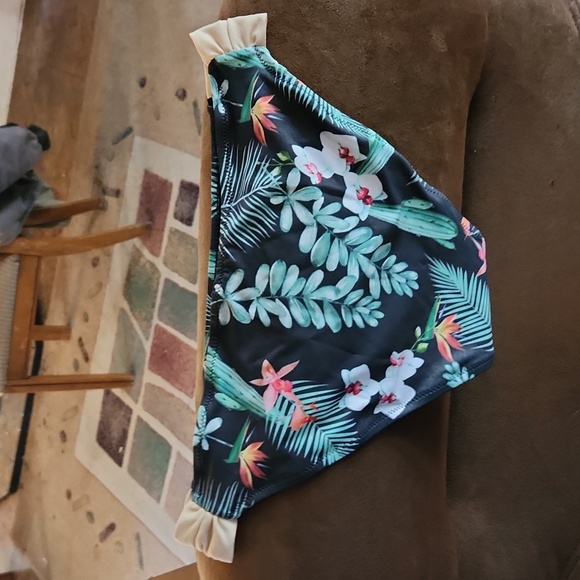 Bikini - Picture 4 of 4